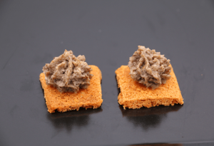 Sablé rouge, caviar de champignon (3)